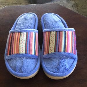 GENTLY USED ISOTONER SLIPPERS